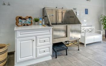 Pet wash center