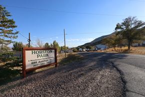 Rock Springs apartment for rent - a sign for horizon park on the side of the road at Horizon MHC, Wyoming