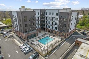 Richmond apartment for rent - An aerial view of a multi-story apartment complex with a pool.