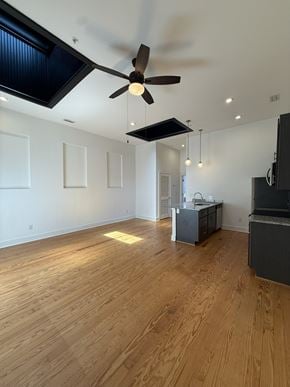 Richmond apartment for rent - A room with wooden floors and a ceiling fan.