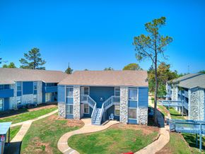 Oklahoma City apartment for rent - Green Landscape at Diamond Lake Apartments, Oklahoma City, Oklahoma