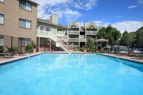 Aurora apartment for rent - Swimming Pool at Apres Apartments in Aurora, CO