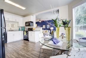 Houston apartment for rent - Dining And Kitchen View at Metro 5514, Houston, 77021