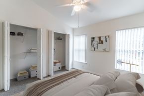 Winter Park apartment for rent - A bedroom with a large bed and a ceiling fan.