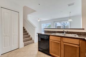 Leesburg townhouse for rent - Granite Countertops