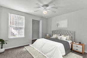 Winter Park apartment for rent - a bedroom with a bed and a ceiling fan
