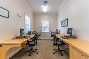 Oviedo apartment for rent - Business Center