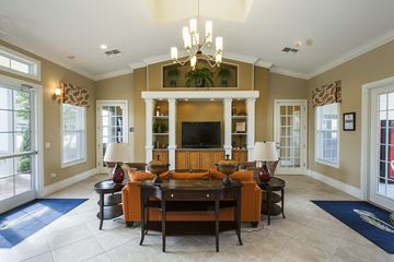 Leesburg townhouse for rent - a living room with a couch and a table