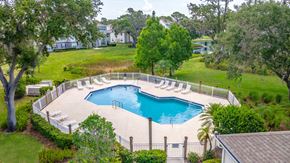 Sarasota apartment for rent - pool at university club apartments