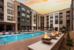Centennial apartment for rent - Urban Pool Retreat
