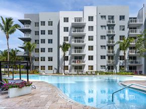 Doral apartment for rent - The Manor at CityPlace Pool Exterior Photo