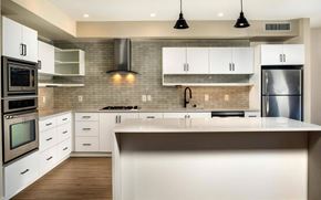 Venice apartment for rent - Venice on Rose Apartments Kitchen Large Open Kitchen with Gas Stove