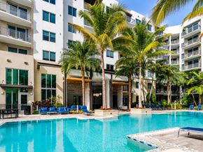 Fort Lauderdale apartment for rent - Resort style swimming pool at Pearl Flagler Village