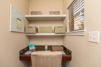 Built-in desk*