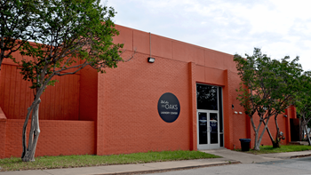 Large laundry center