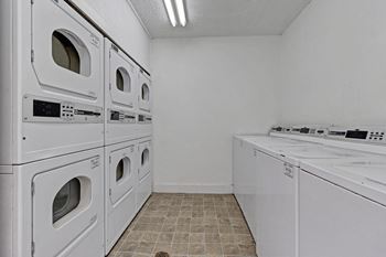 Laundry center