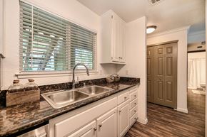 Sacramento apartment for rent - Palomino Kitchen Window
