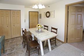 Alexandria apartment for rent - A dining room with a table and chairs.