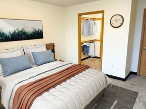 Byron apartment for rent - A bedroom with a large bed and a wardrobe.