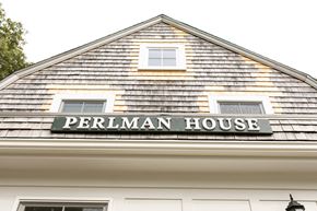 Tisbury apartment for rent - Perlman sign exterior photo
