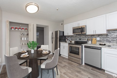 Floor plan for 2 beds, 2 baths, 980 sqft