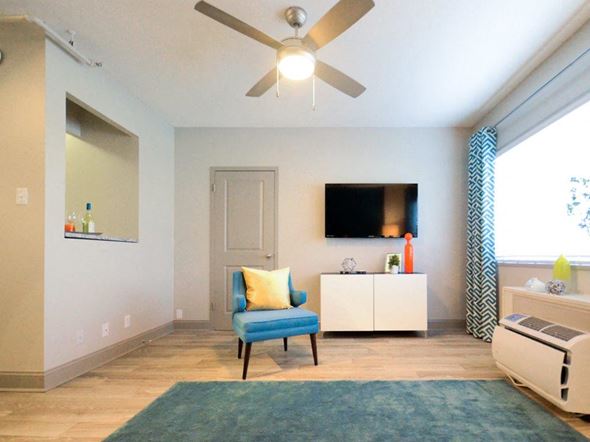 Nashville apartment for rent - Living room with tv at 500 Fifth Apartments, Nashville, TN