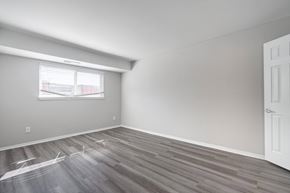 Norfolk townhouse for rent - A room with a window and wooden flooring.