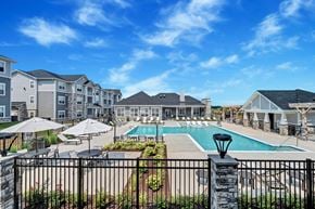 Falling Waters apartment for rent - the preserve at ballantyne commons pool and apartment buildings