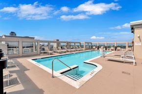 Reston apartment for rent - Rooftop swimming pool at Cosmopolitan at Reston