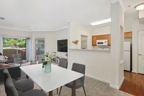 Largo apartment for rent - A dining room with a white table and grey chairs.