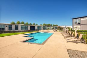 Richmond apartment for rent - the pool at the apartments for rent