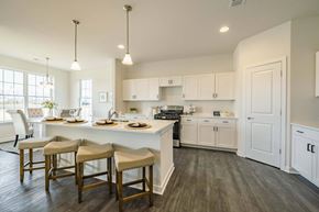 Dover apartment for rent - Kitchen and dining room with island and recess lighting