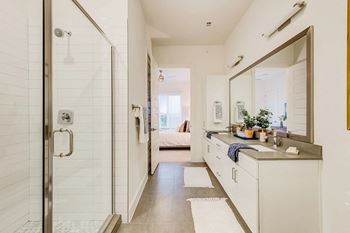 Walk-in shower*