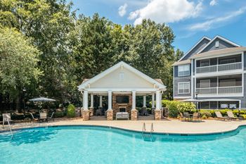 Resort-style pool and sundeck with wi-fi