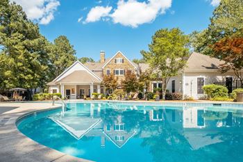 Resort-style pool and sundeck with wi-fi
