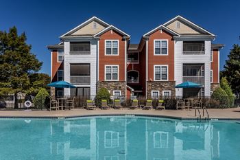 Refreshing saltwater pool and sundeck with wi-fi