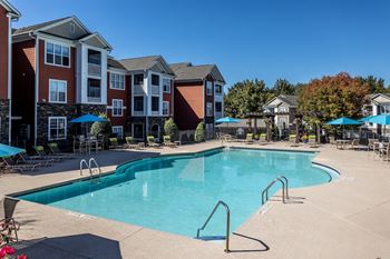 Refreshing saltwater pool and sundeck with wi-fi