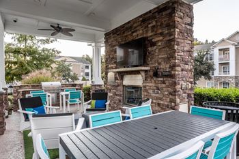Summerhouse with fireplace, tv, and grills