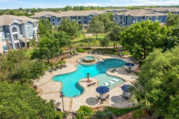 Resort-style pool and sundeck with wi-fi
