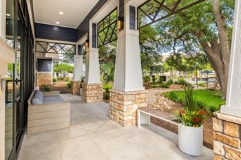 Covered patio with wi-fi
