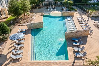 Resort-style pool and sundeck with wi-fi