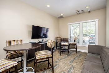 Media & wi-fi lounge