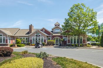 24-Hour clubhouse with coffee bar and wi-fi