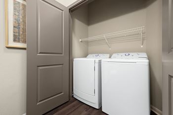 Washer/dryer included