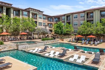Resort-style pool and sundeck with wi-fi
