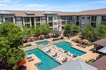 Resort-style pool and sundeck with wi-fi