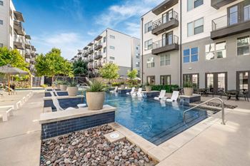 Resort-style swimming pool with fountains