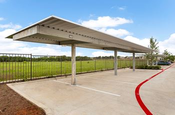 Attached/detached garages and carport options