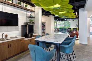 24-Hour lobby with coffee bar and wi-fi