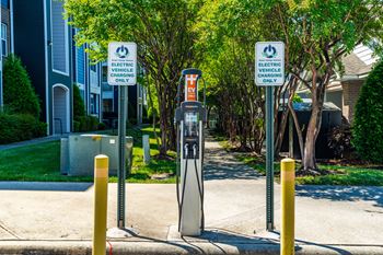 Chargepoint car charging station